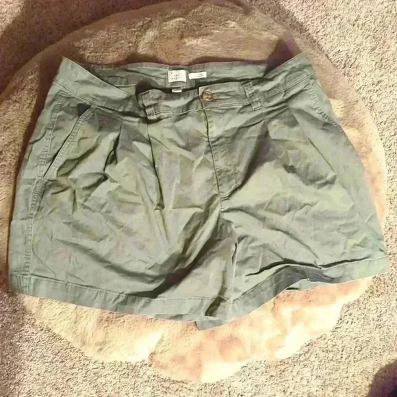A. new Day green shorts, size 18 - Picture 1 of 3